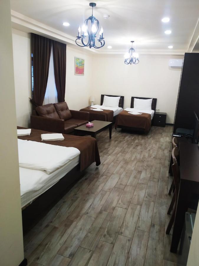 Boutique Living Hotel Erevan Esterno foto