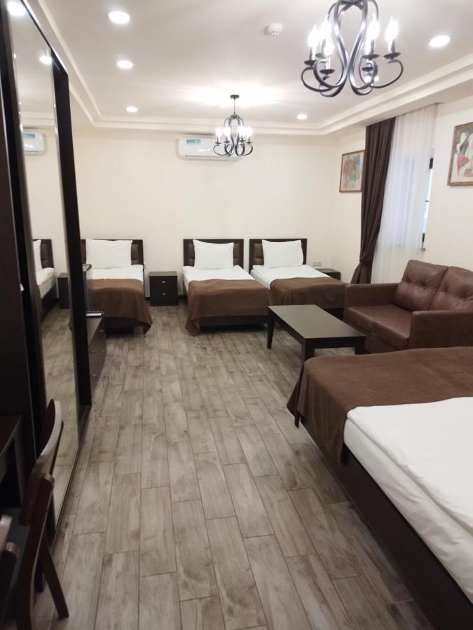 Boutique Living Hotel Erevan Esterno foto