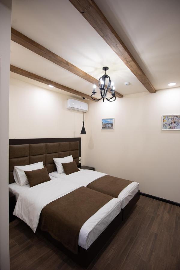 Boutique Living Hotel Erevan Esterno foto