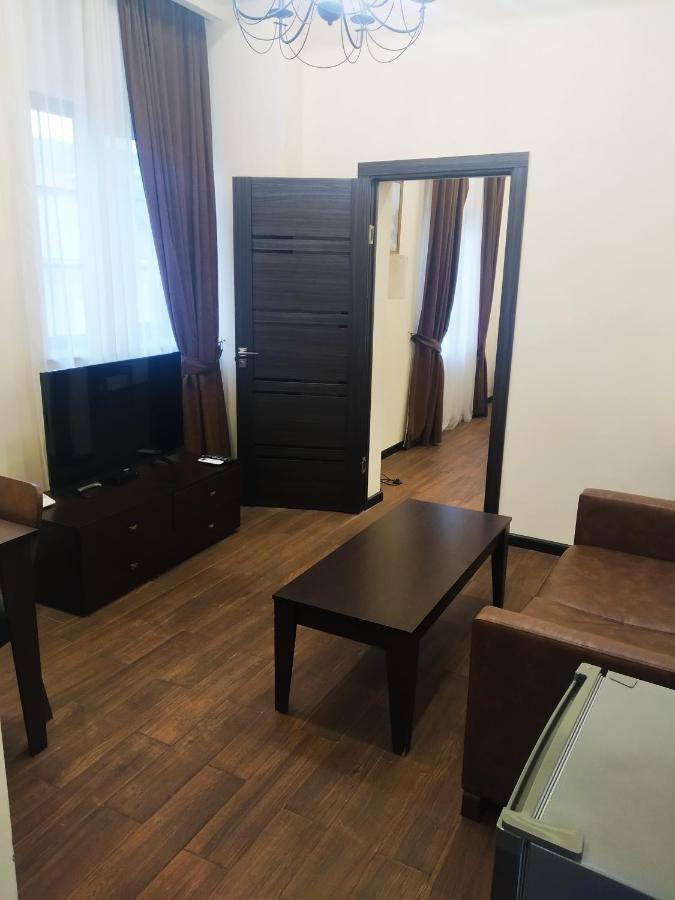 Boutique Living Hotel Erevan Esterno foto