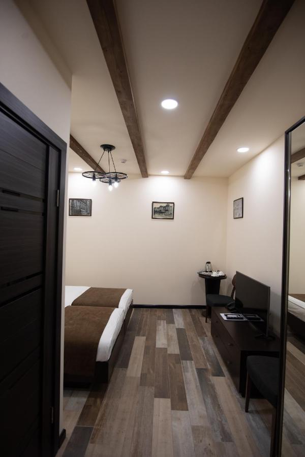 Boutique Living Hotel Erevan Esterno foto