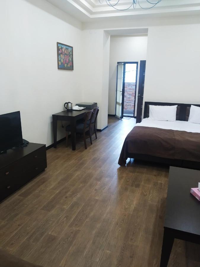 Boutique Living Hotel Erevan Esterno foto