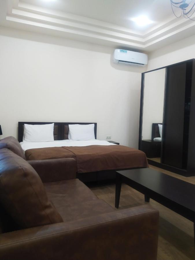 Boutique Living Hotel Erevan Esterno foto