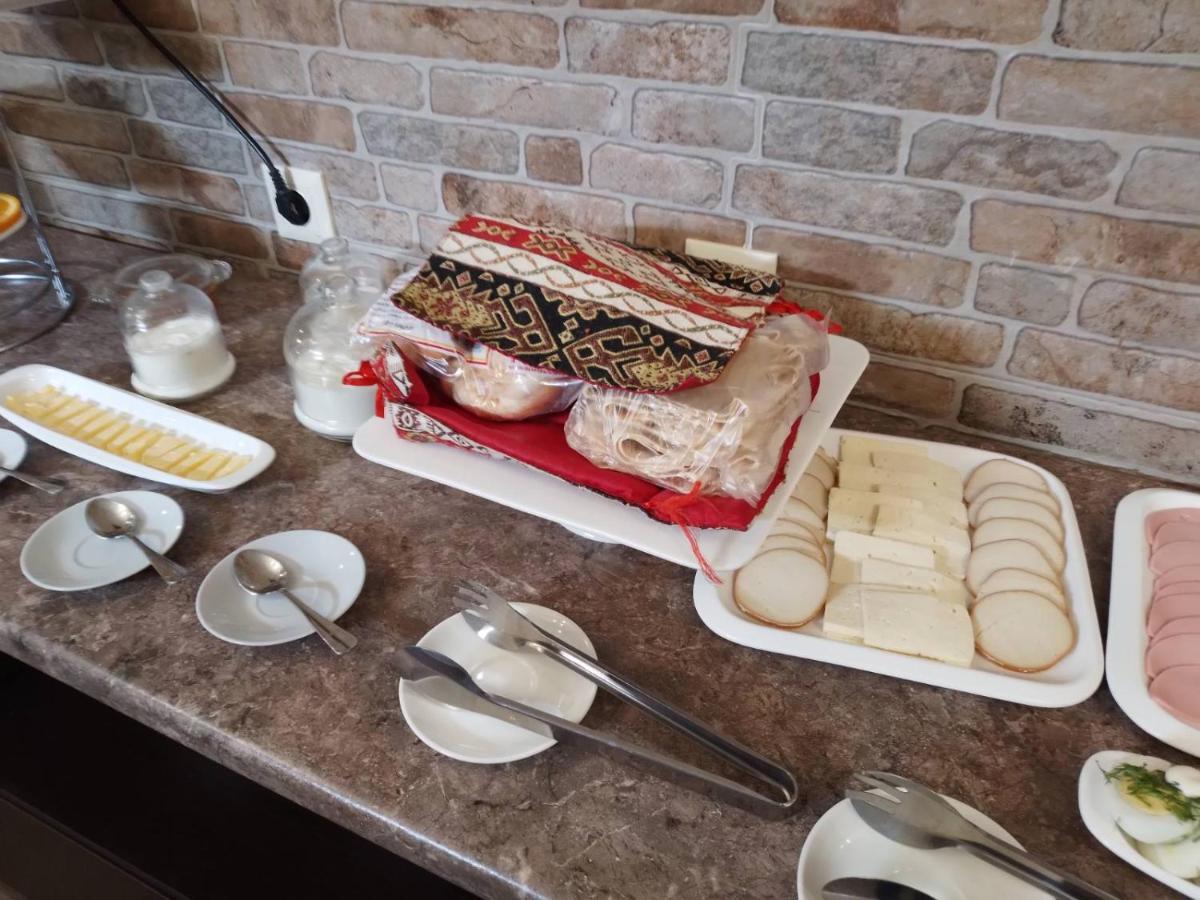 Boutique Living Hotel Erevan Esterno foto