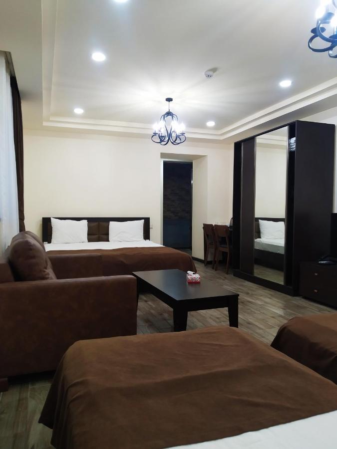 Boutique Living Hotel Erevan Esterno foto