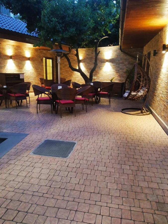 Boutique Living Hotel Erevan Esterno foto