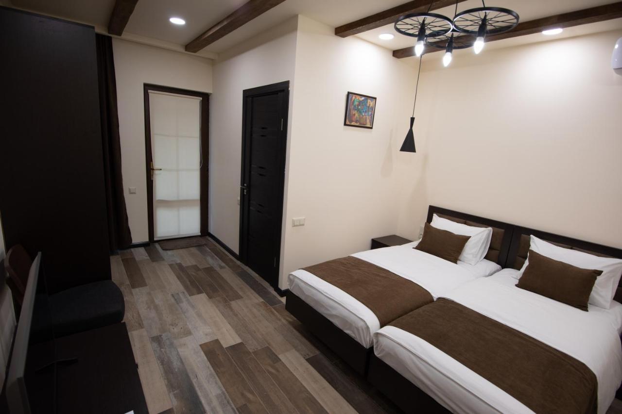 Boutique Living Hotel Erevan Esterno foto